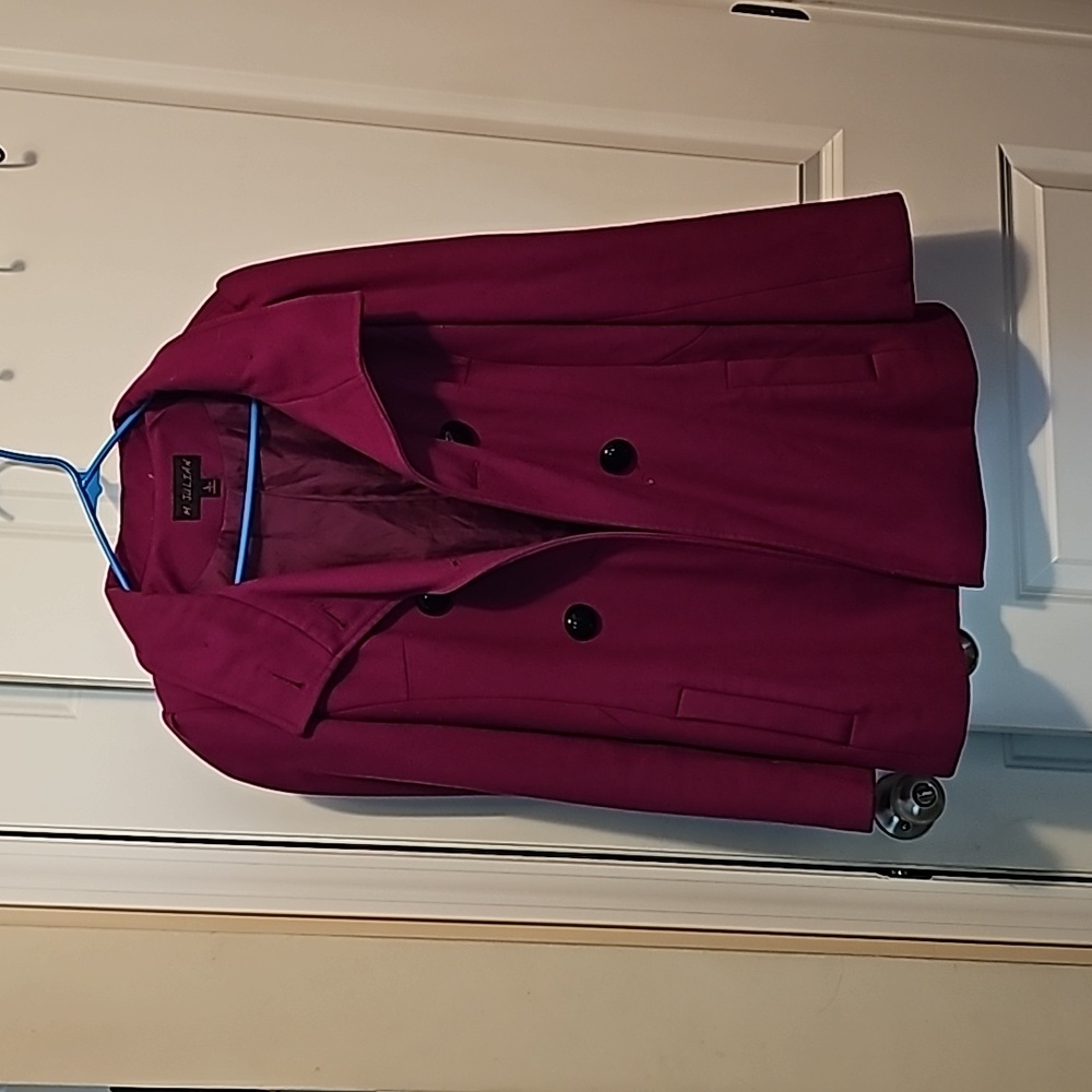 Burgundy peacoat size L 😍